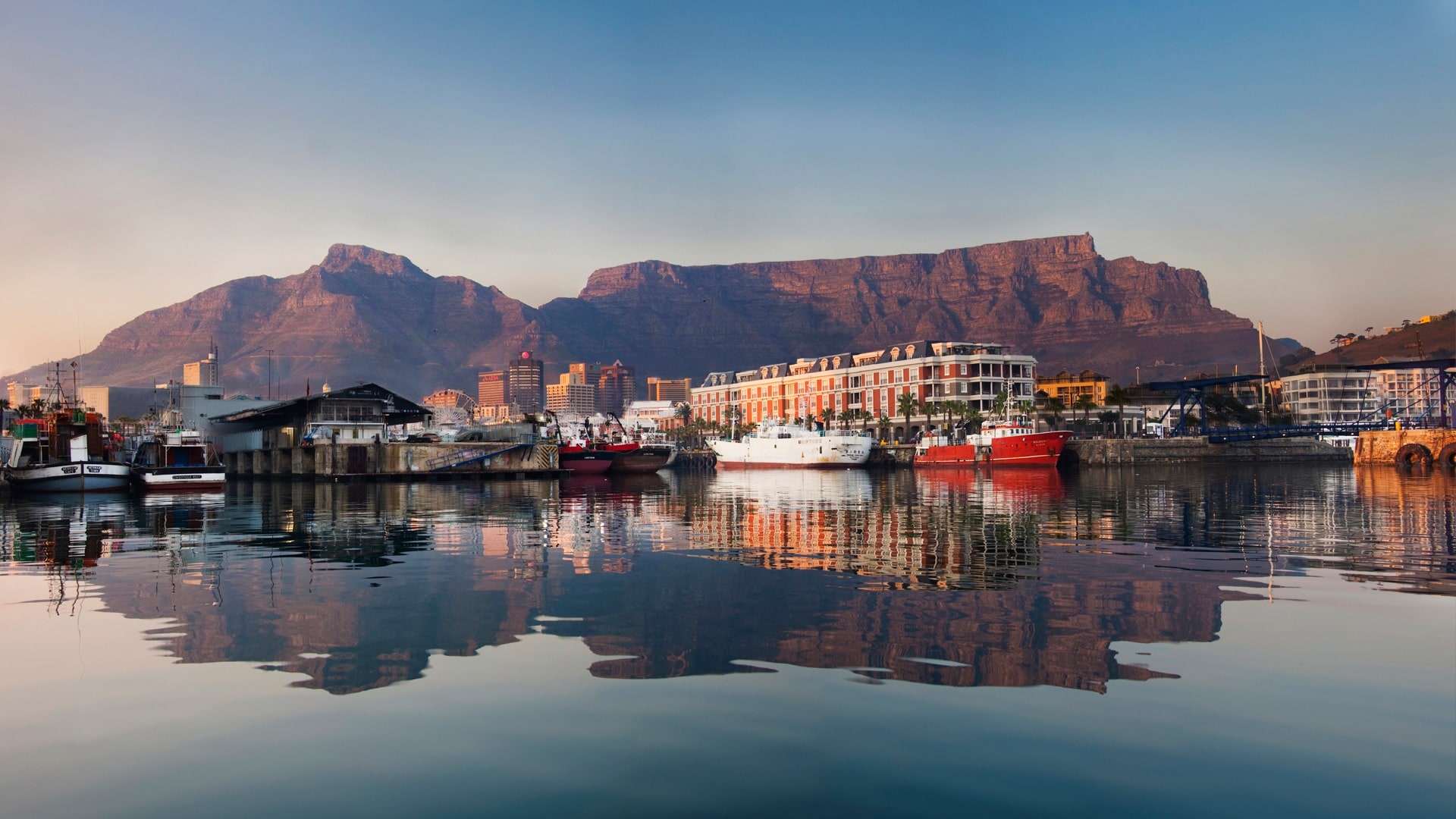 Table Mountain boats in harbour